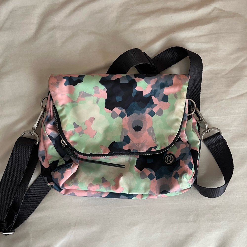 Lululemon Party OM bag